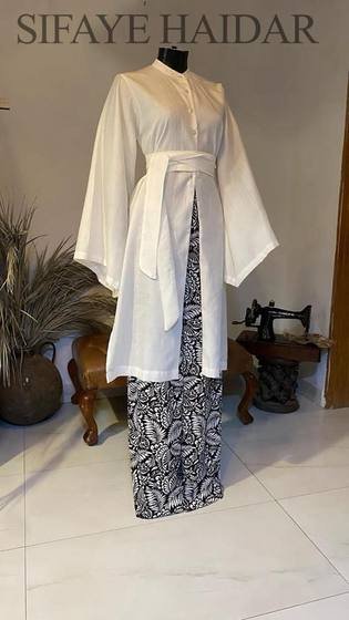 Ensemble blanc et noir sur mannequin